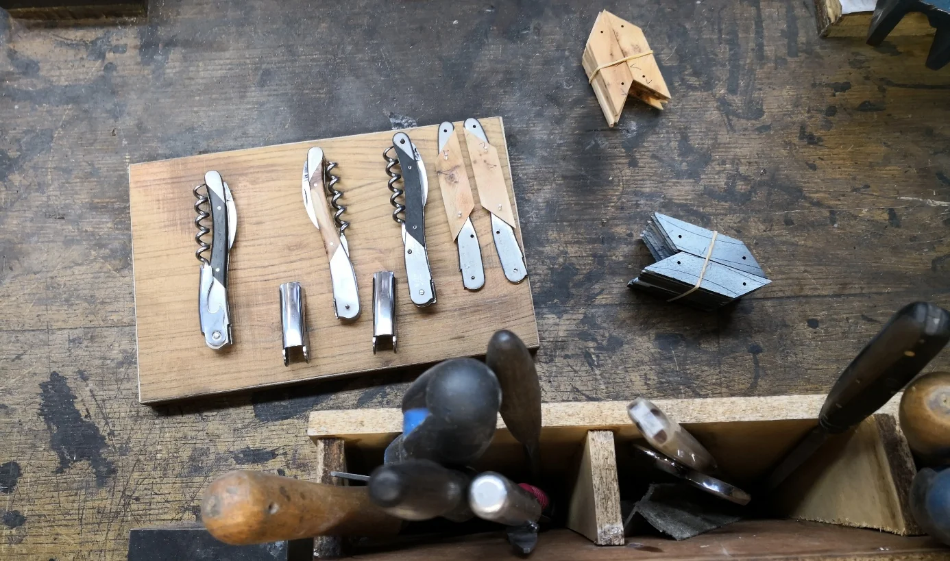 Workshop table with knives and tools