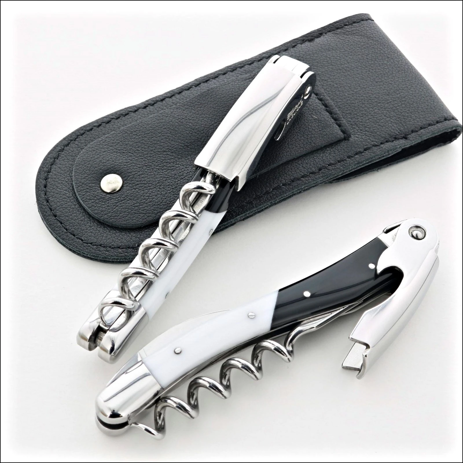 Château LAGUIOLE corkscrew Classic Black&White plexi